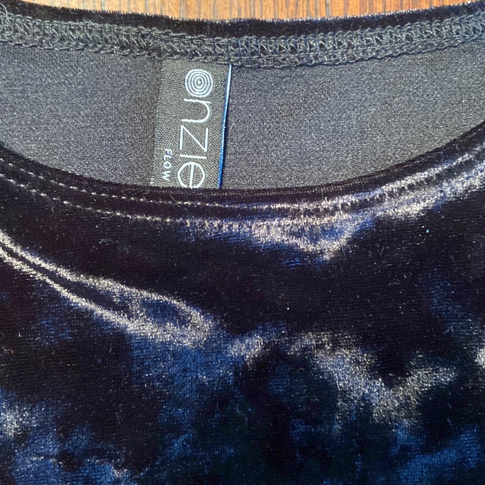 Small onzie velvet workout crop top - Picture 2 of 2